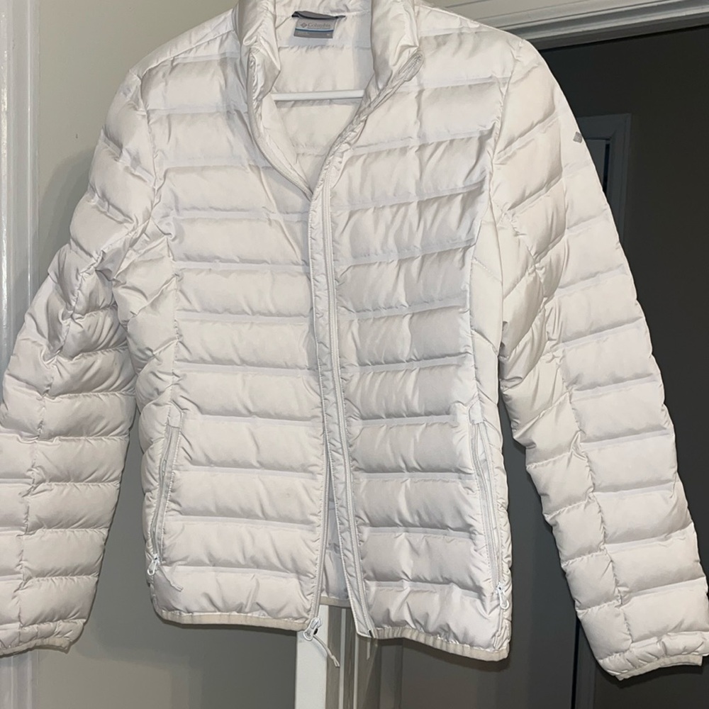 White Columbia slim puffer jacket, size M